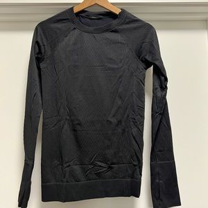 Black lululemon running shirt